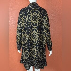 Distinctly Different Vintage Elegant Black and Gold Women's Sweater Size 47